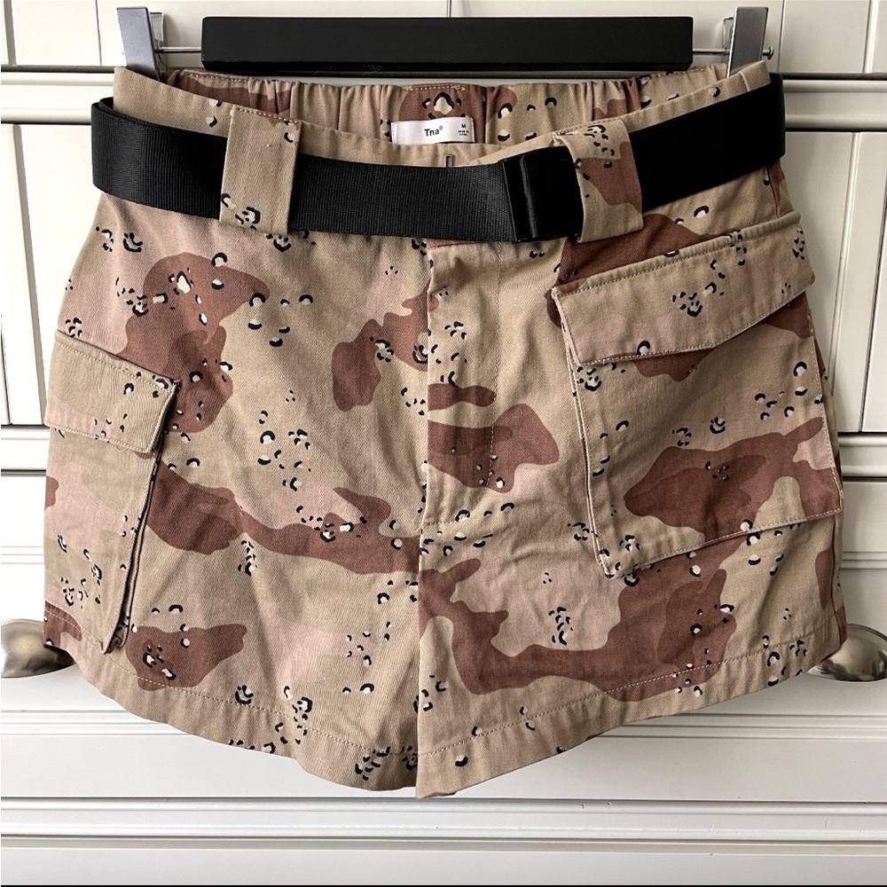 Aritzia camo shorts